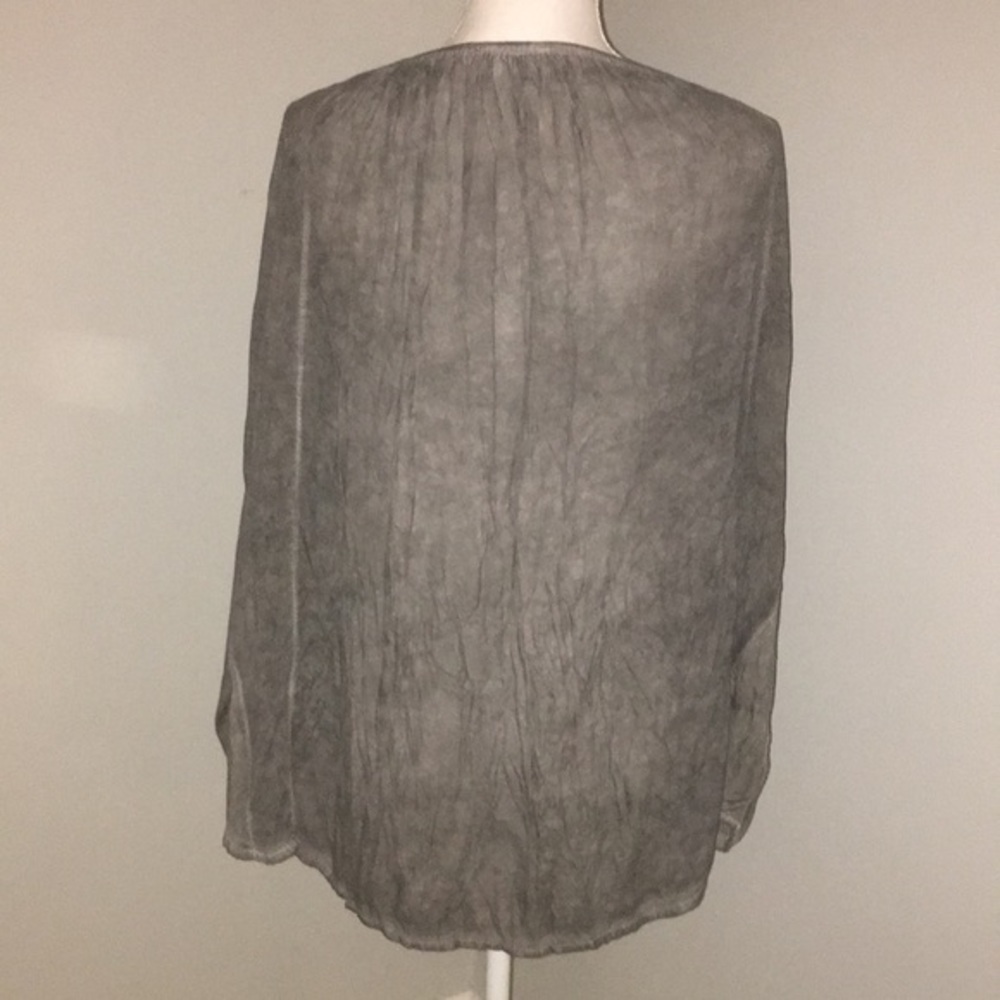 Grey long sleeved crinkle top made‎ in Italy - Picture 8 of 9